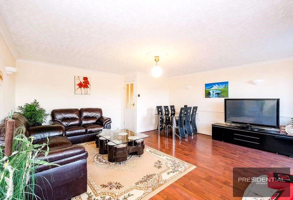 Flat Glen Rise in Greater London