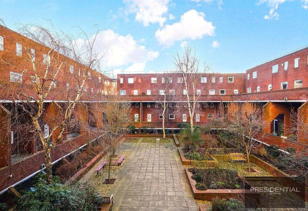 Flat Glen Rise in Greater London