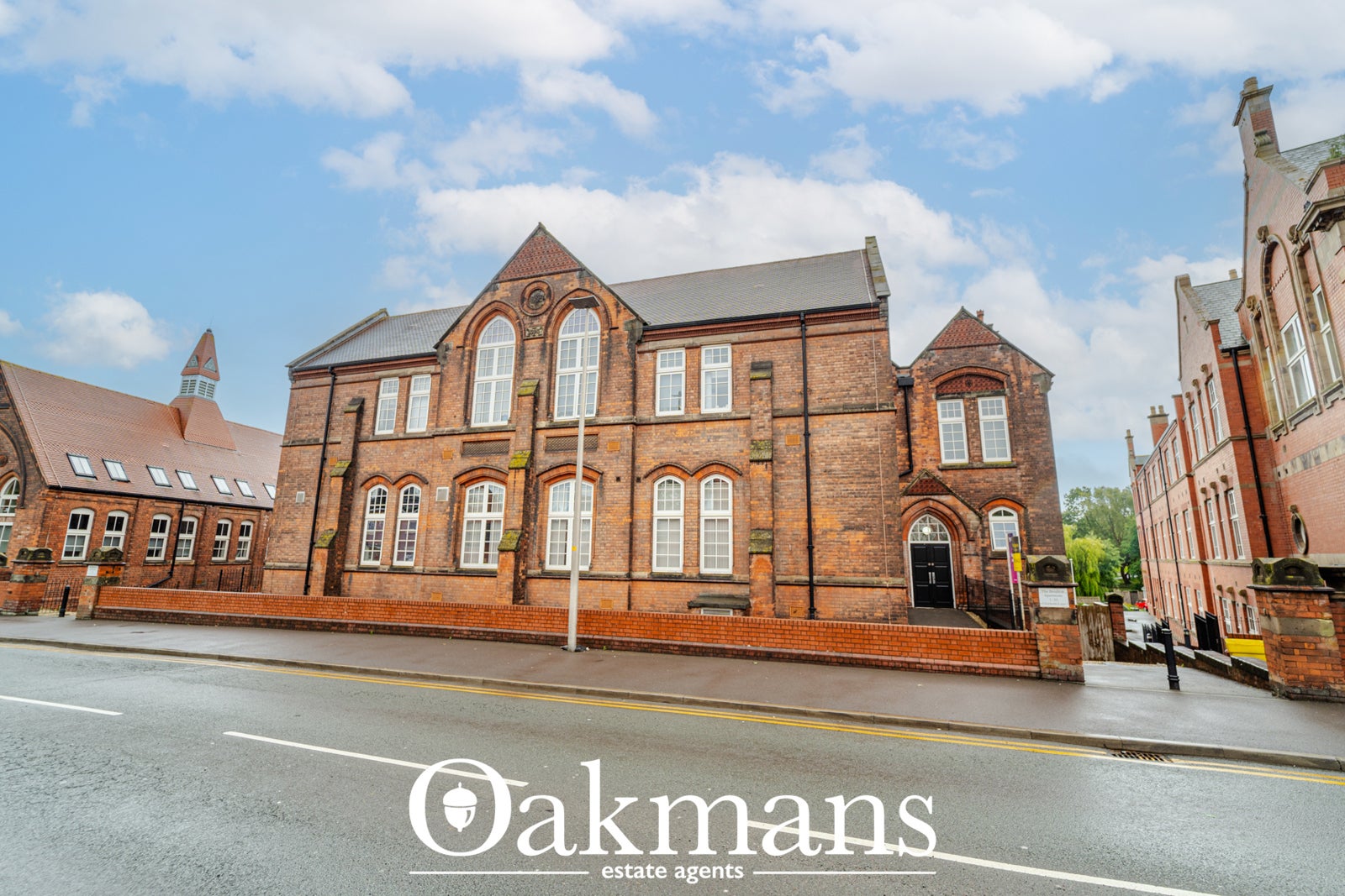 Flat Crocketts Lane in Sandwell