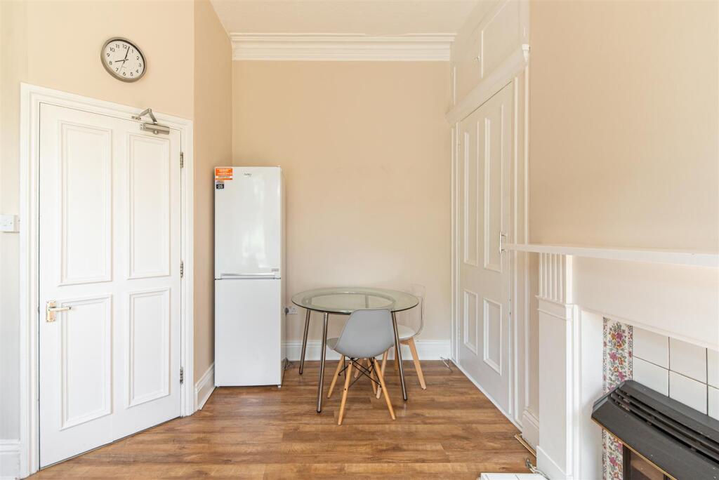 Flat Grosvenor Place in Newcastle upon Tyne