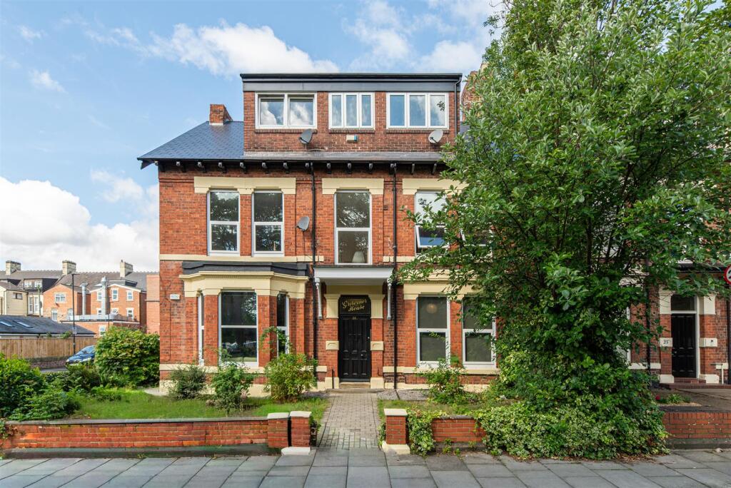 Flat Grosvenor Place in Newcastle upon Tyne