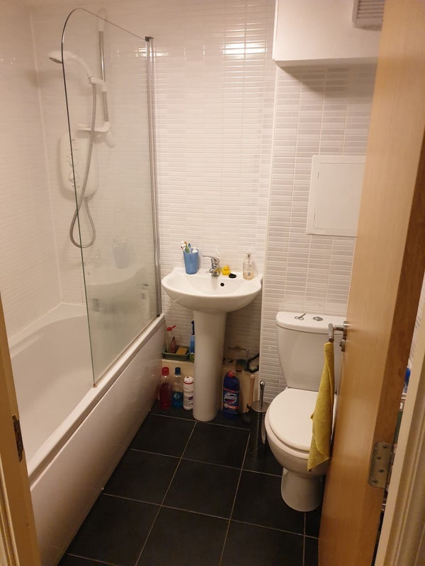 Flat Stenhouse Drive in City of Edinburgh