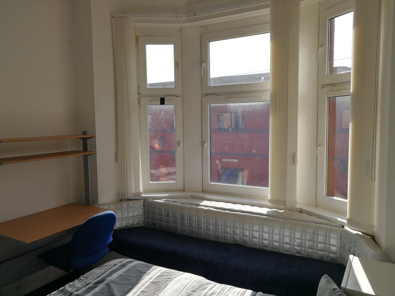 Room Hathaway Street in Glasgow