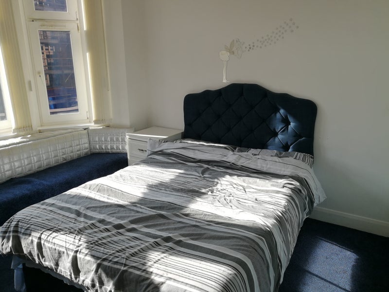 Room Hathaway Street in Glasgow