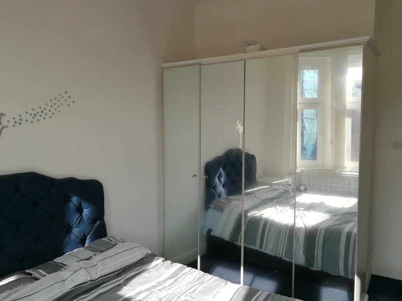 Room Hathaway Street in Glasgow