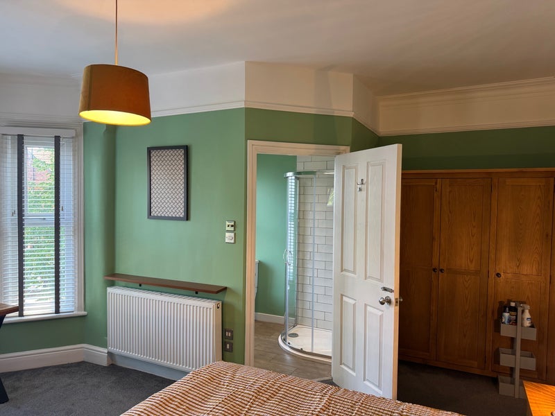 Room Mauldeth Road West in Manchester