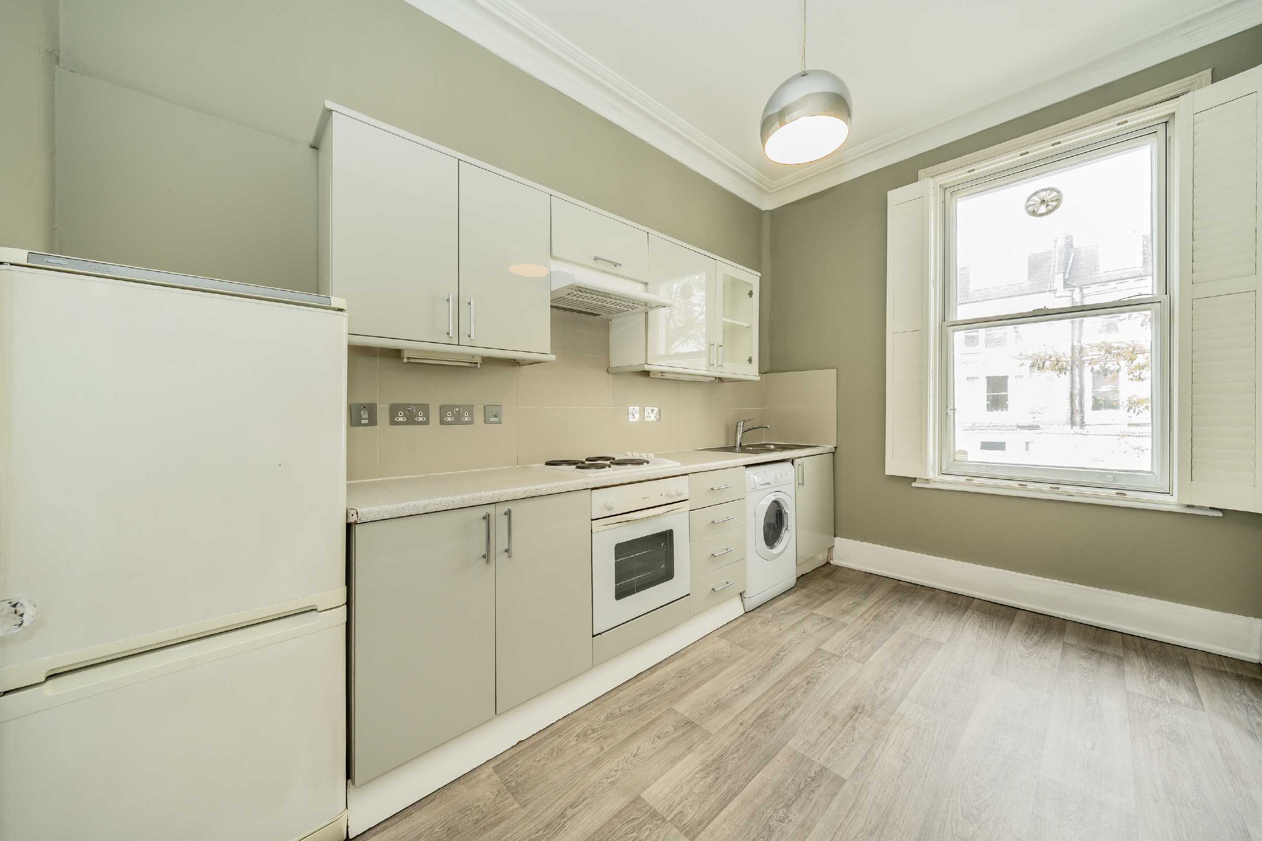 Flat Holland Road in Greater London