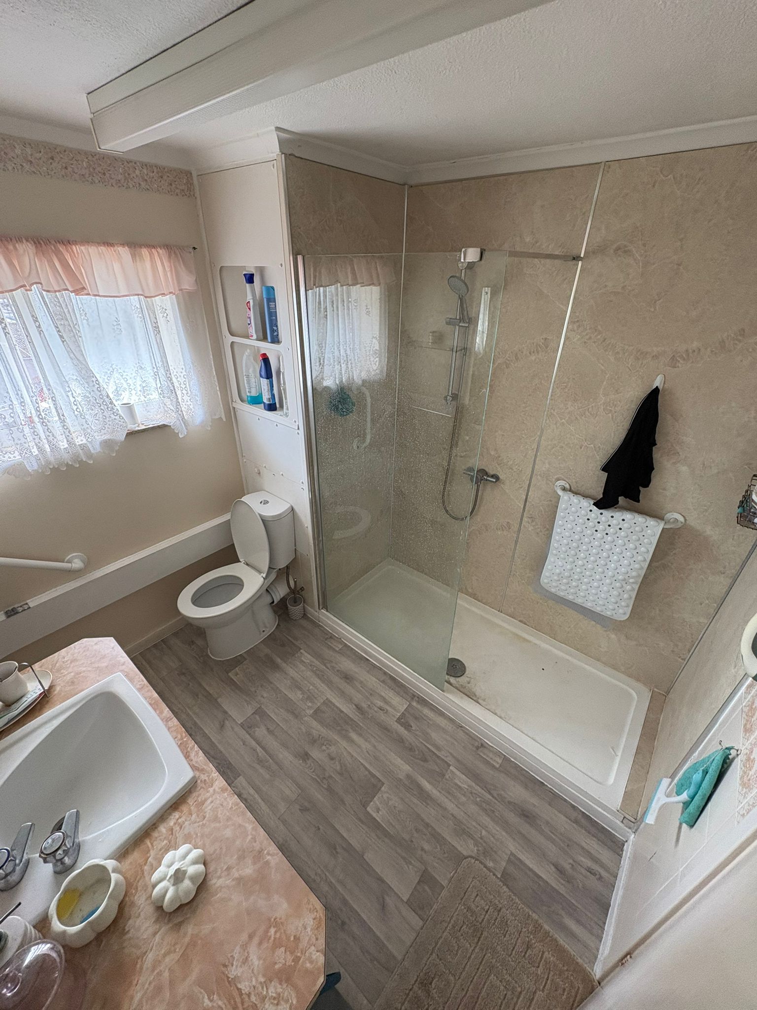 Flat Britannia Way in Borough of Spelthorne