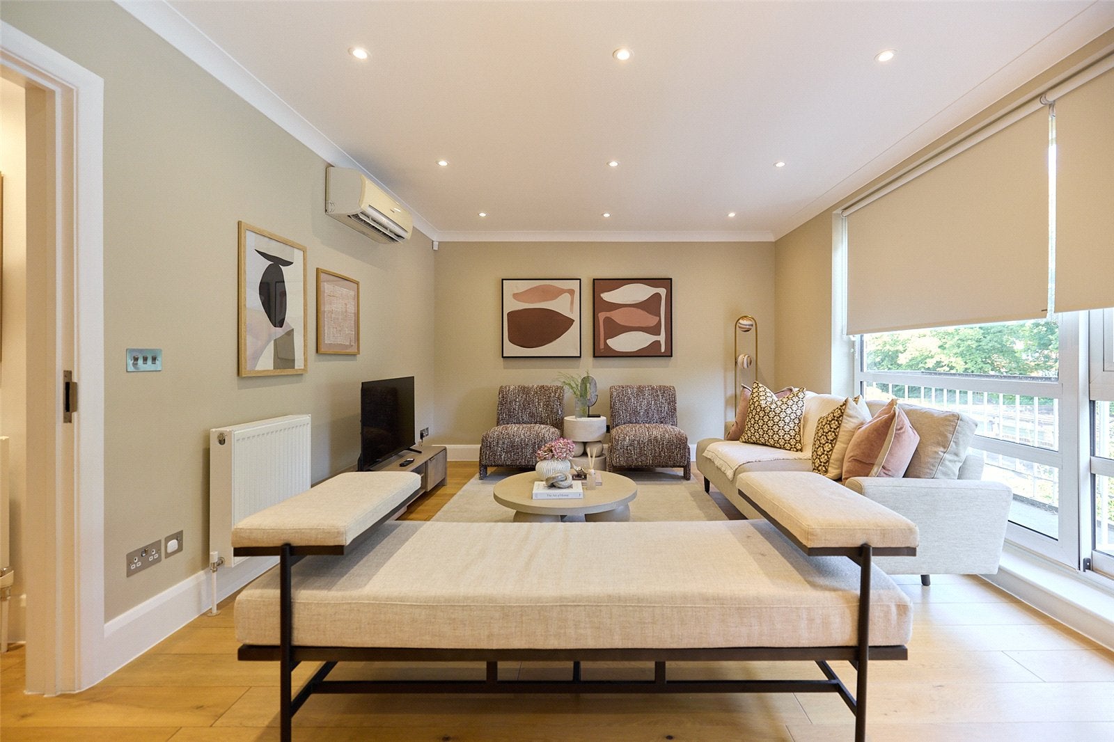 House Queensmead in Greater London