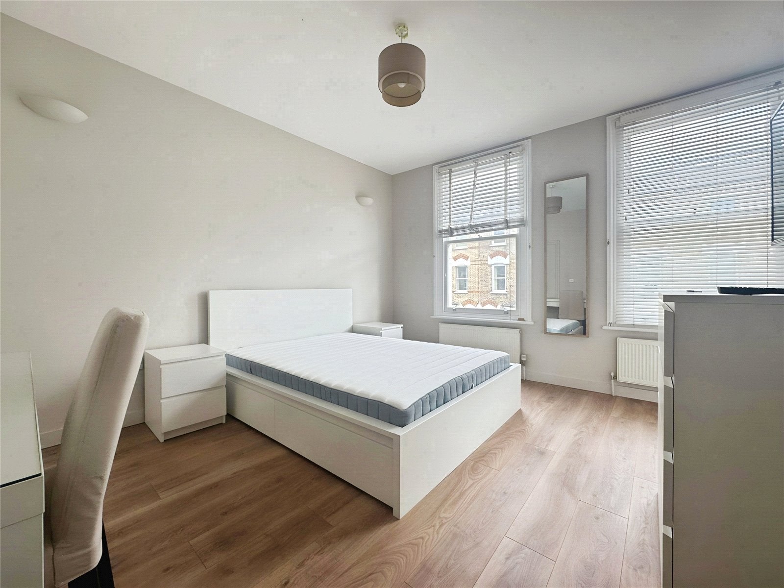 Room Lower Richmond Road in Greater London