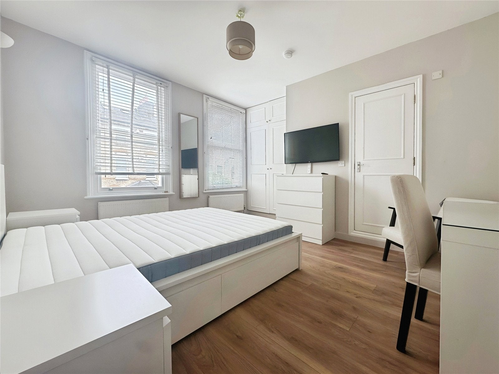 Room Lower Richmond Road in Greater London