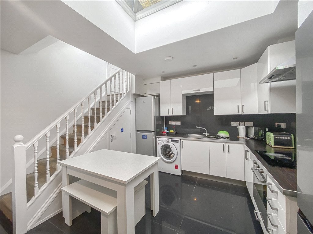 Room Lower Richmond Road in Greater London