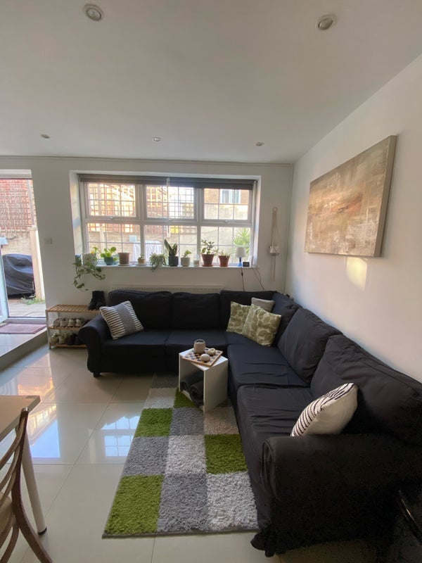 Room Evering Road in Greater London