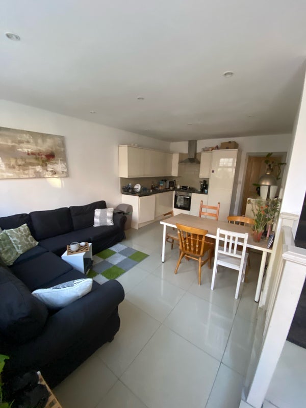 Room Evering Road in Greater London