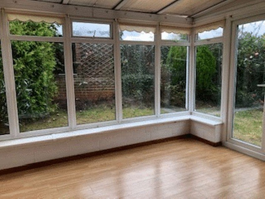 House Highgrove Close in Calne