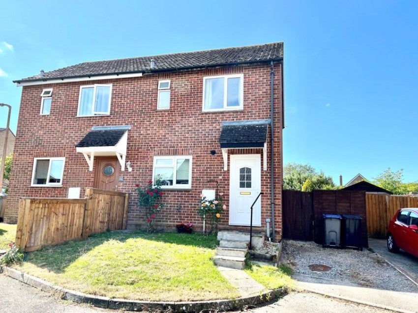House Highgrove Close in Calne