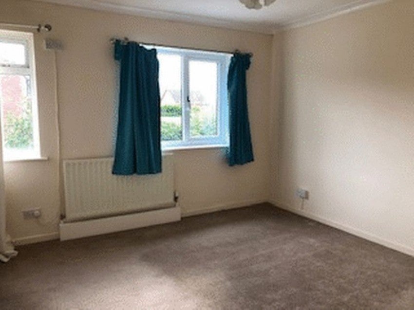 House Highgrove Close in Calne