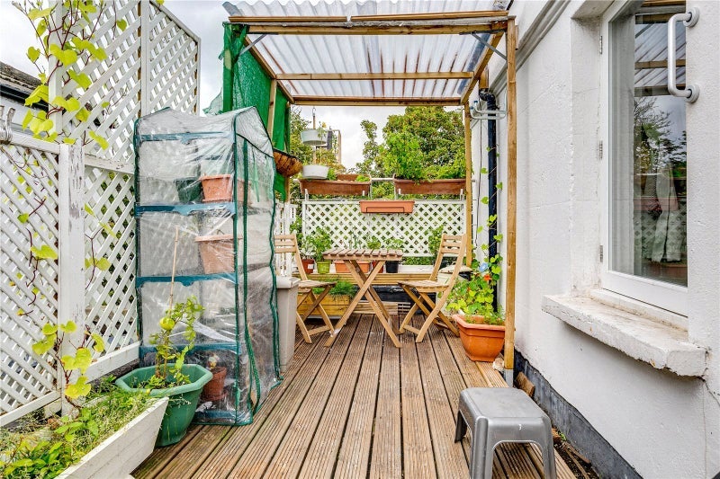 Flat Brondesbury Villas in Greater London