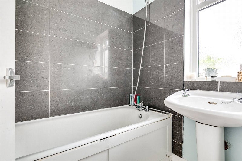 Flat Brondesbury Villas in Greater London