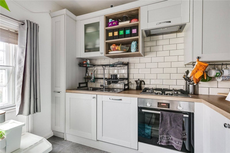 Flat Brondesbury Villas in Greater London
