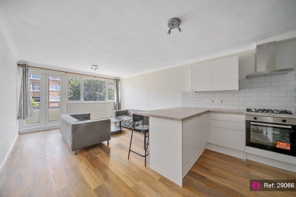 Flat Putney Hill in Greater London