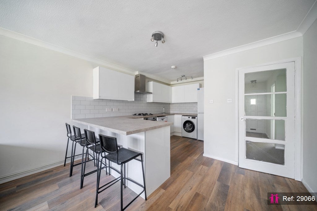 Flat Putney Hill in Greater London