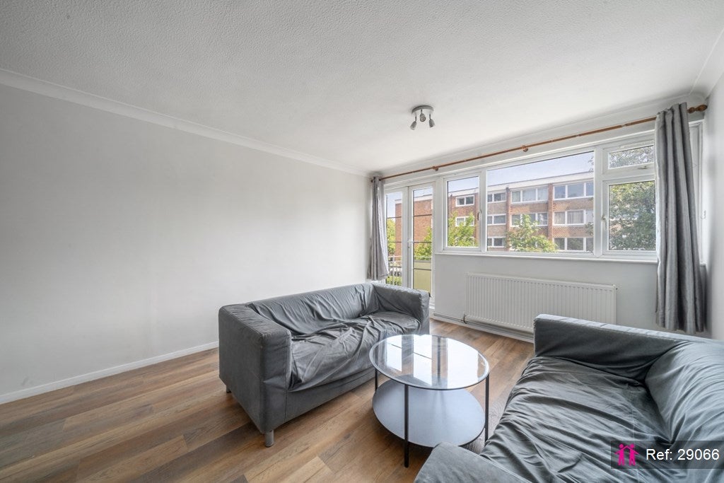 Flat Putney Hill in Greater London