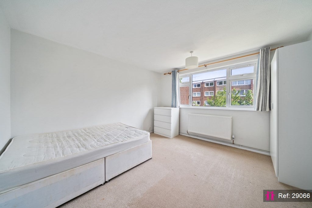 Flat Putney Hill in Greater London