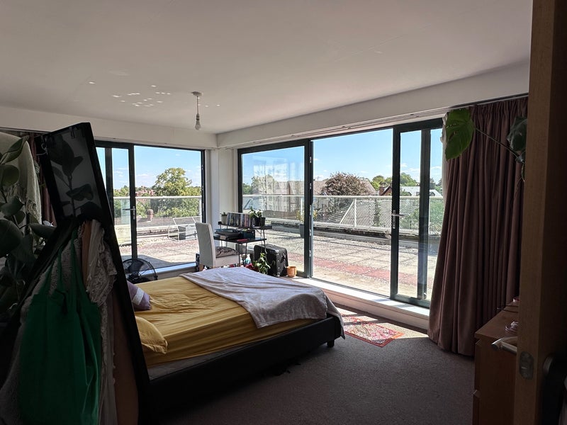 Room Streatham High Road in Greater London