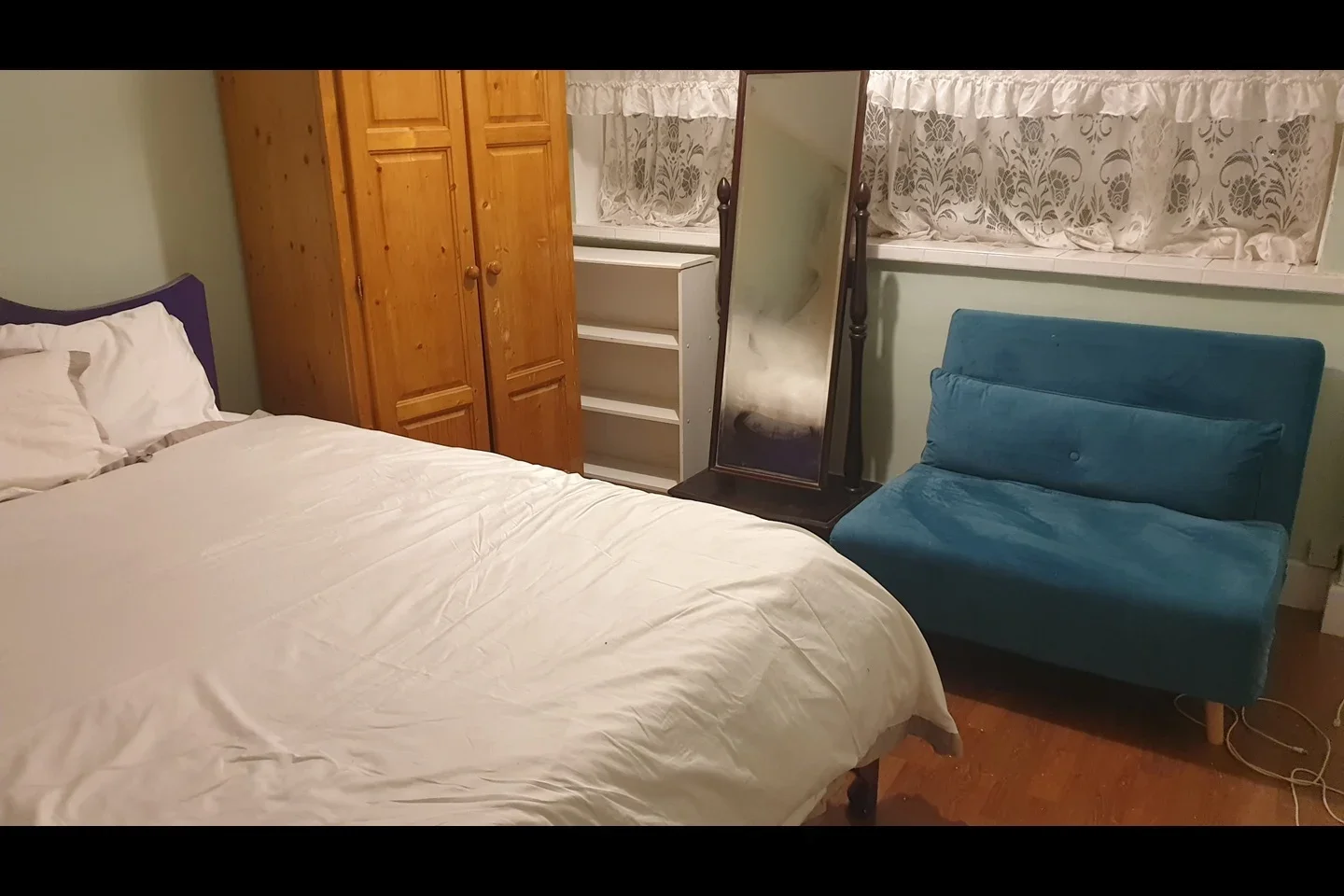 Flat Tenbury Court in Greater London