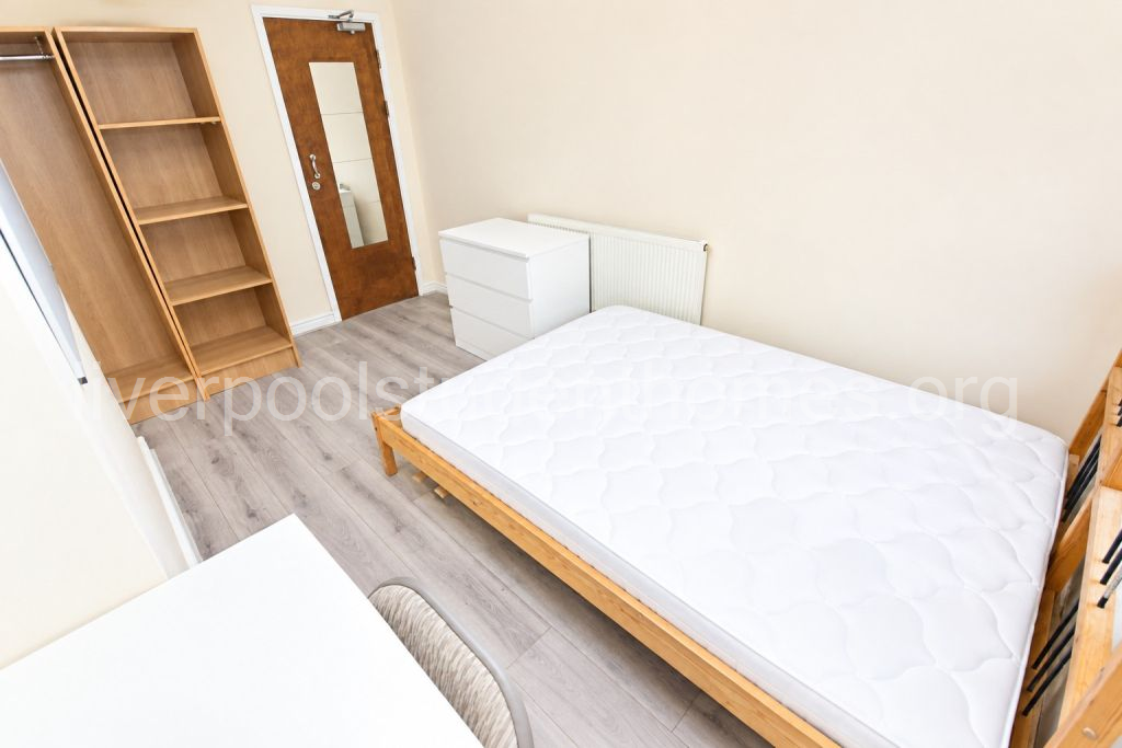 Room Shaw Street in Liverpool