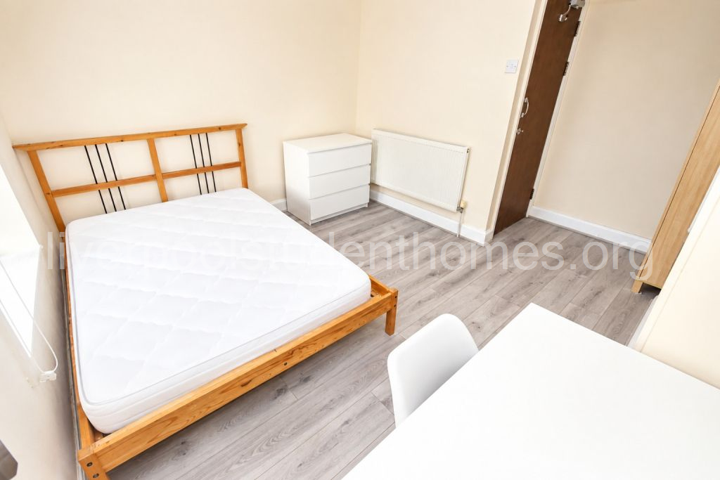 Room Shaw Street in Liverpool