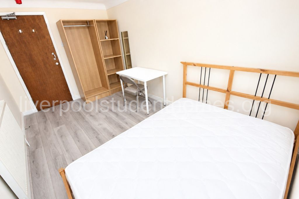 Room Shaw Street in Liverpool