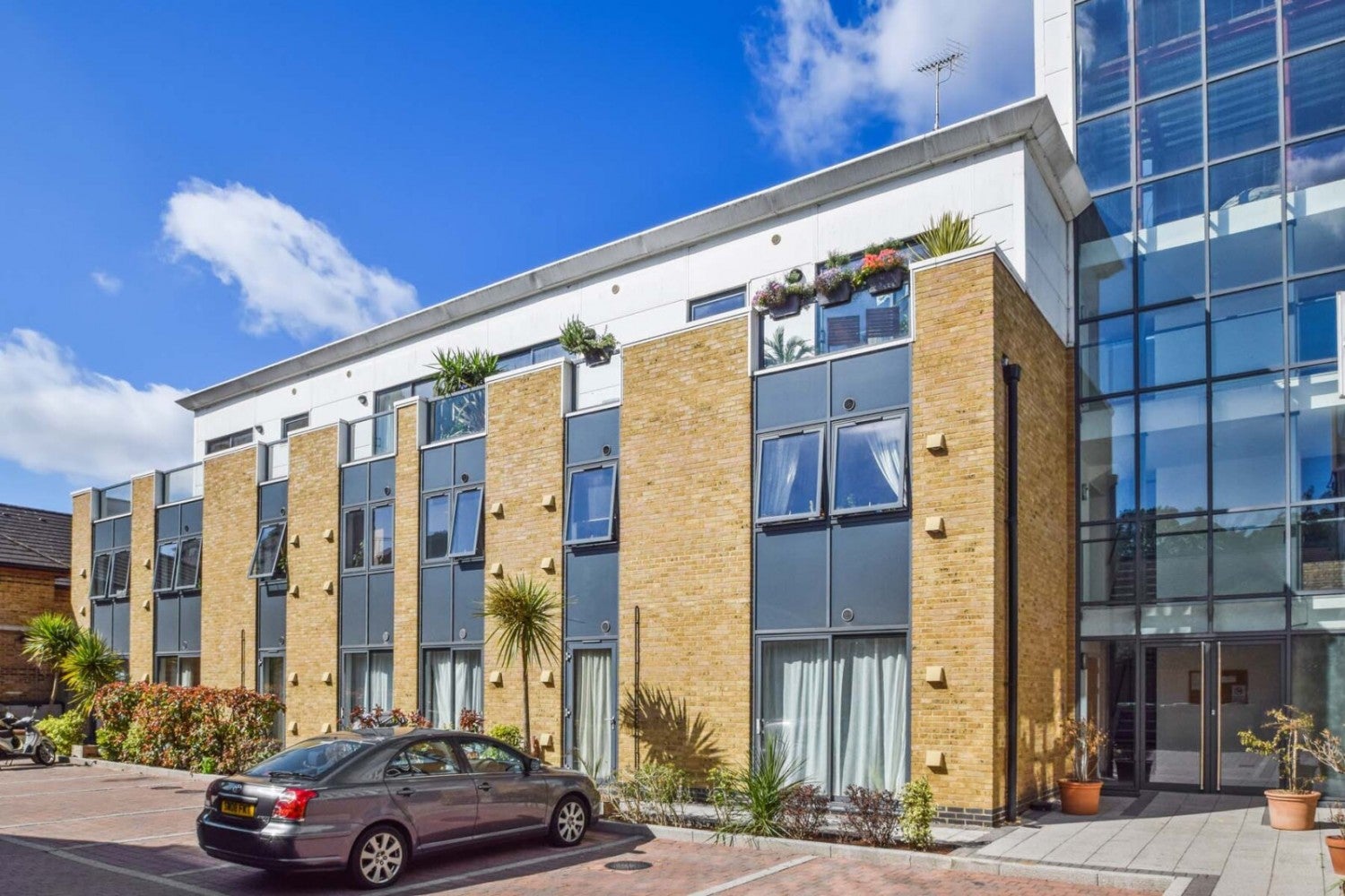 Flat Bow Road in Greater London