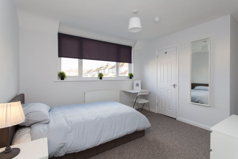 Room Dickens Road in Maidstone
