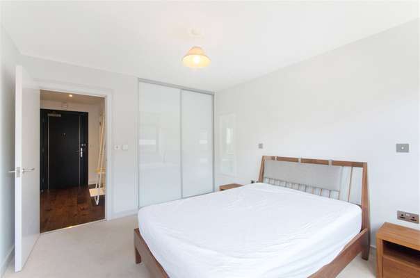 Flat Blackheath Avenue in Greater London