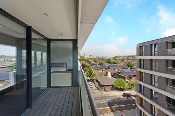 Flat Blackheath Avenue in Greater London