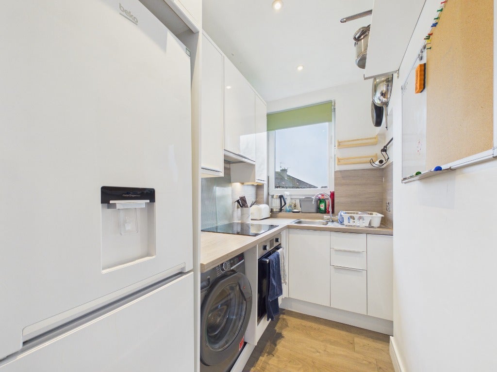 Flat Lochend Gardens in City of Edinburgh