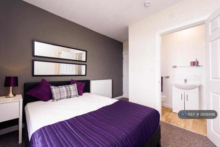 Room Norwood Street in Scarborough