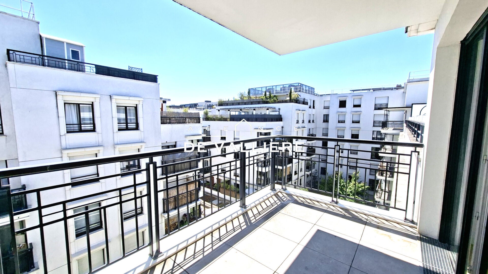 Flat Domaine des Hocquettes in Suresnes