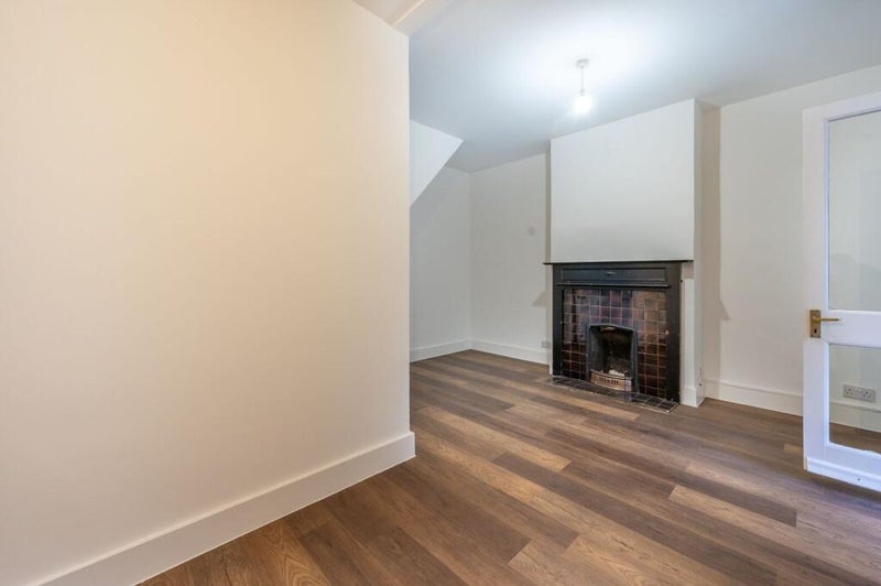 Room Saxon Road in Greater London