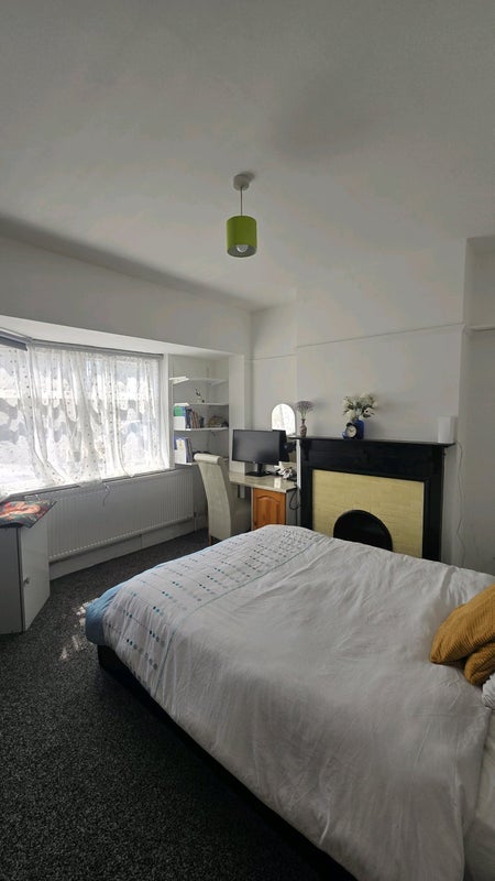 Room Saxon Road in Greater London