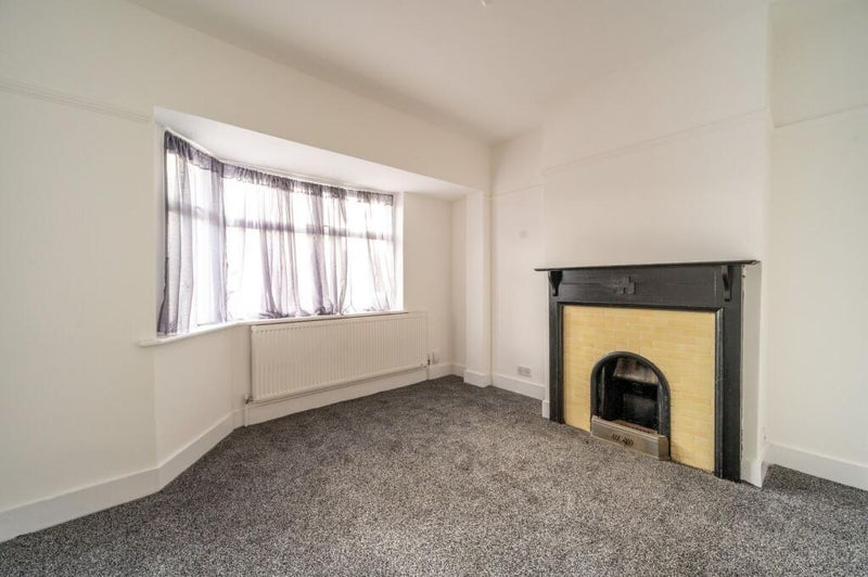 Room Saxon Road in Greater London