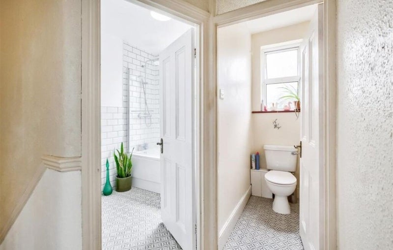 Room Chingford Avenue in Greater London