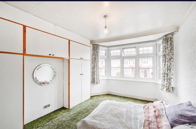 Room Chingford Avenue in Greater London