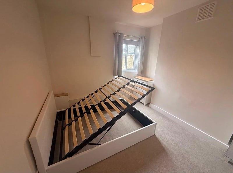 Room Farley Road in Greater London
