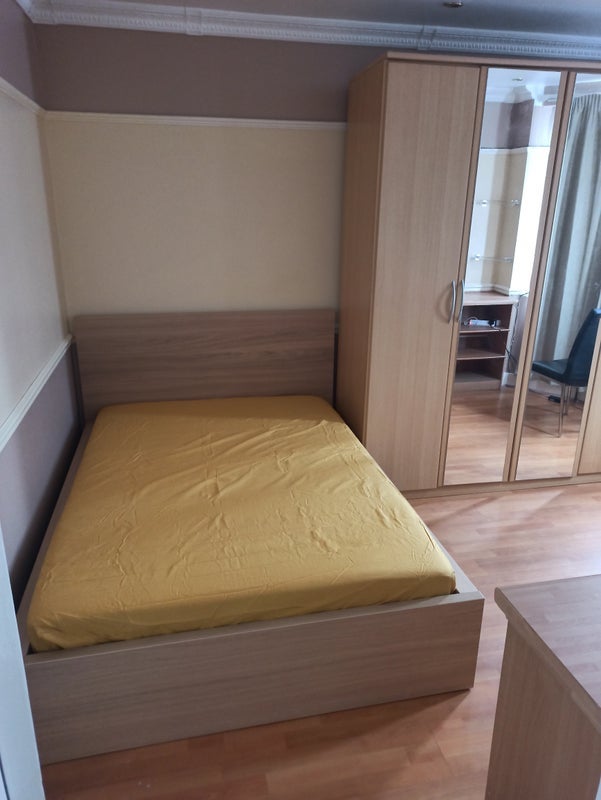 Room Berkeley Road in Greater London