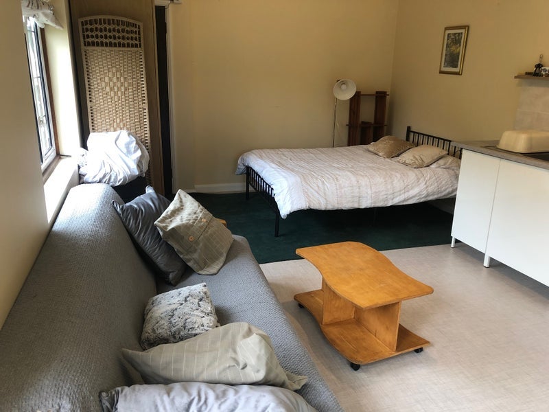 Room Whyteladyes Lane in Cookham Rise