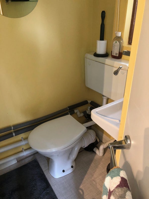 Room Whyteladyes Lane in Cookham Rise