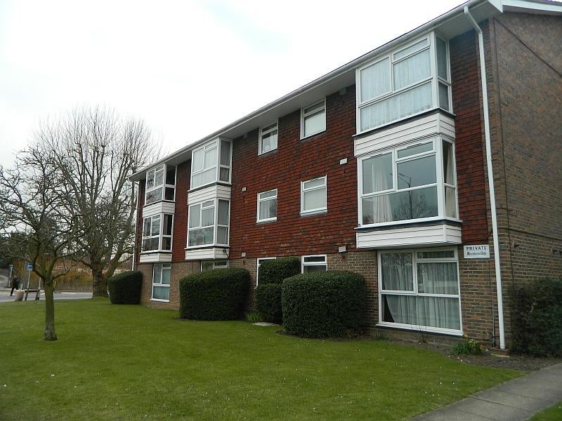 Flat Randalls Road in Mole Valley
